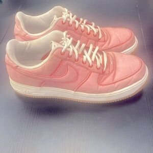 USED- Pink- 10.5 Nike Lows